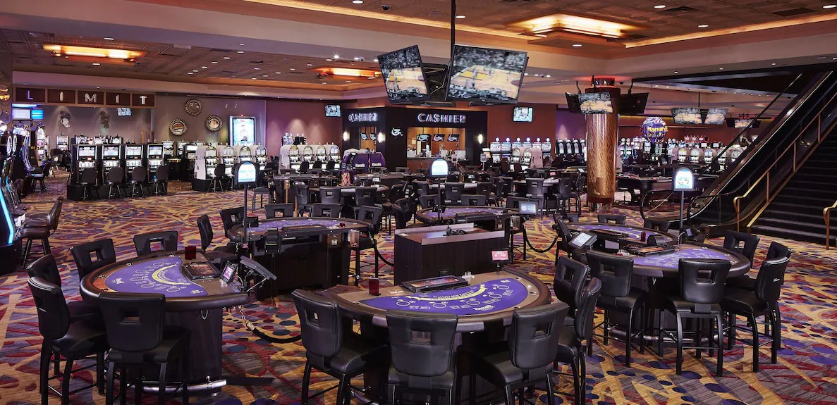 Pinecrestescape casino lounge atmosphere